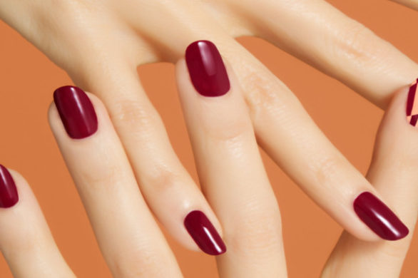Pomysł na świąteczny manicure – Winna czerwień od Sally Hansen krok po kroku