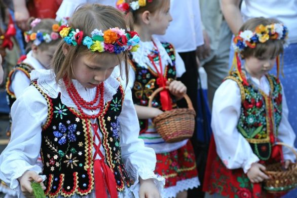 Corpus Christi Show – co noszą Polki w Boże Ciało?