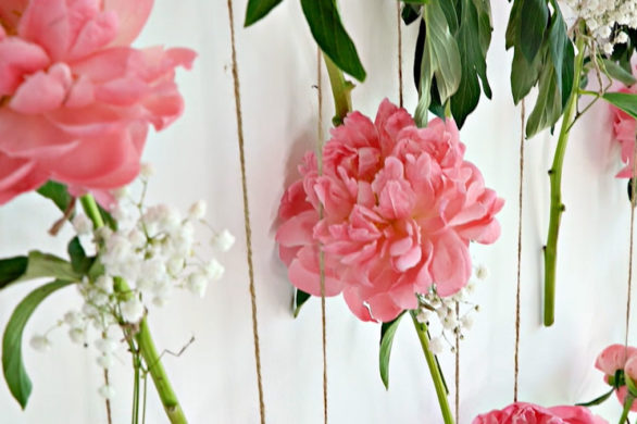 Ślub tuż-tuż? Podpowiadamy, jak zrobić piękne kwiatowe tło! (FOTO)