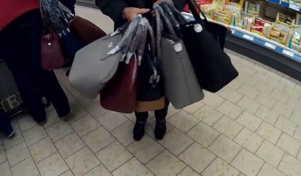 Kolejna bitwa o torebki Wittchen w Lidlu (VIDEO)