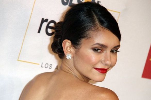 Nina Dobrev postawiła na idealny makijaż i idealną fryzurę, ale…