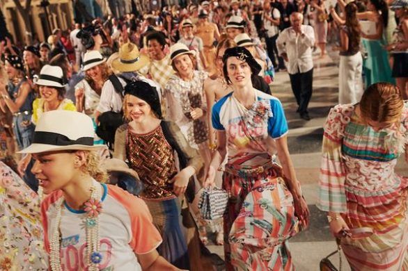 Zobaczcie WSZYSTKIE looki z pokazu Chanel – Cruise 2016/17