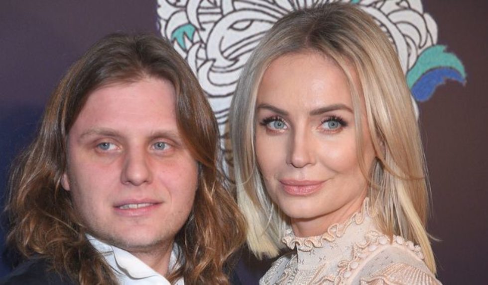 Agnieszka Woźniak-Starak zachwyca w kreacji w odcieniu nude na salonach Agnieszka Woźniak-Starak zachwyca w kreacji w odcieniu nude na salonach