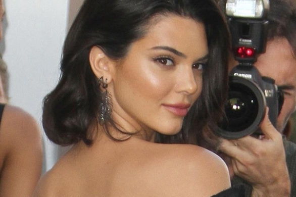 Kendall Jenner jak milion dolarów w nowoczesnej małej czarnej na premierze w LA