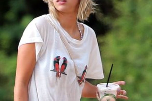 Hawajski look Emmy Roberts (FOTO)