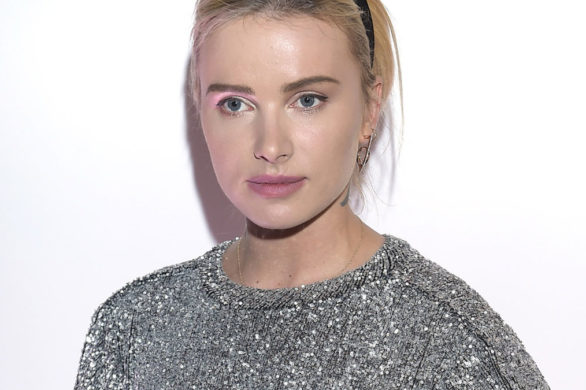 Maffashion z szeroką opaską na włosach – powrót do przeszłości?