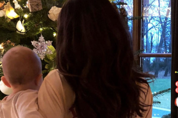 Anna Lewandowska i jej córeczka, Klara, pokazują tegoroczną choinkę (FOTO)