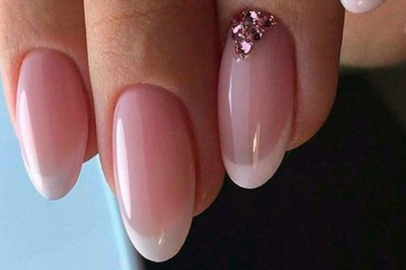Wielki powrót francuskiego manicure! Zobaczcie, w jakiej wersji powraca!