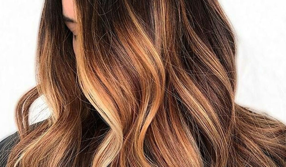 Fallayage, czyli trend, który pokochały wszystkie brunetki! (FOTO) Fallayage, czyli trend, który pokochały wszystkie brunetki! (FOTO)