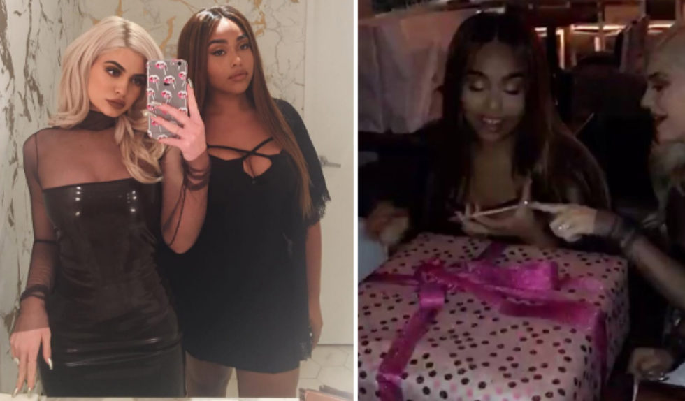 Jesteście ciekawe, jakie prezenty urodzinowe wręcza swoim znajomym Kylie Jenner?