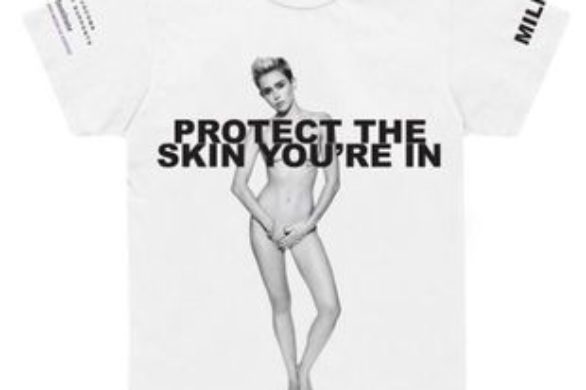 Naga Miley Cyrus na koszulce Marca Jacobsa(FOTO)