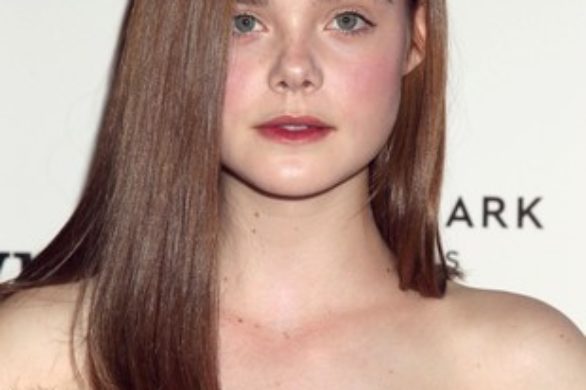 Poczekaj aż zobaczysz całą suknię Elle Fanning (FOTO)