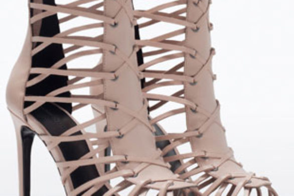 Wydłuż swoje nogi – sandały na obcasie w odcieniach nude