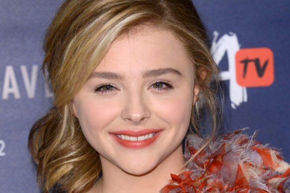 Chloë Moretz bardzo postarzyła się tym strojem (FOTO)