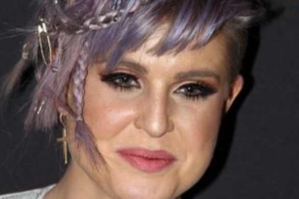 Kelly Osbourne z agrafkami we włosach (FOTO)