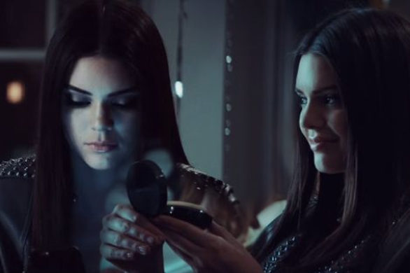 Nowy podkład Estee Lauder wybawcą nudnych imprez? [VIDEO]