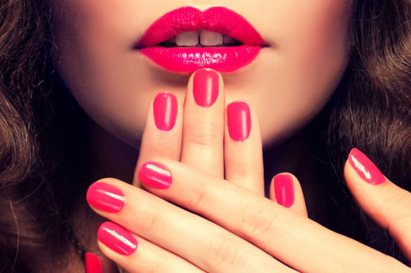 Ten lakier do paznokci pomoże wyczarować manicure w kilka minut (FOTO)