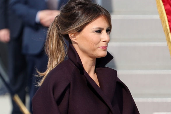 Ten ciemny śliwkowy płaszcz Melanii Trump będzie kolejnym wielkim hitem? (FOTO)