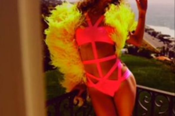 Rosie Huntington-Whiteley w sesji dla Muse Magazine (VIDEO)