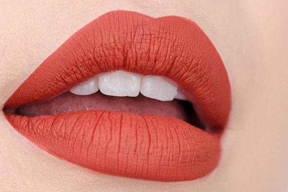 16 trików, które sprawią, że Twoje usta będą wyglądać na większe