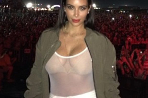 Kim Kardashian w prześwitującej koszulce (FOTO)
