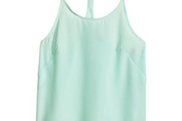 Zwiewne koszulki – letni przegląd sieciówek (FOTO)