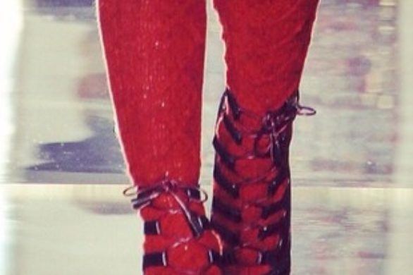 Jak nosić sznurowane botki zimą? (FOTO)