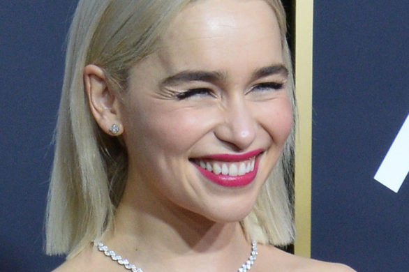 Złote Globy: Emilia Clarke i dekolt, obok którego nie dało się przejść obojętnie