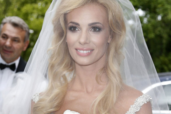 Za mała suknia, zła fryzura… Izabela Janachowska wyśmiewa SWOJE błędy ślubne!