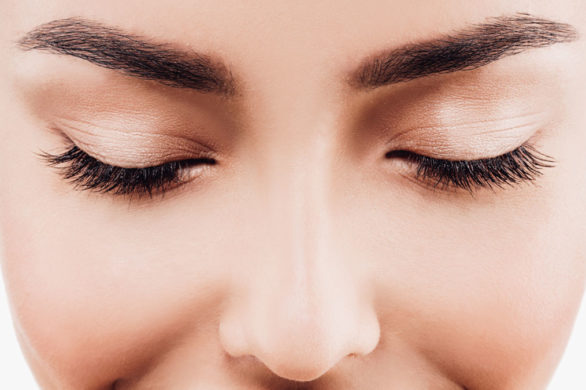 Takie brwi to już przeszłość? Na Instagramie rządzą teraz brwi… (FOTO)