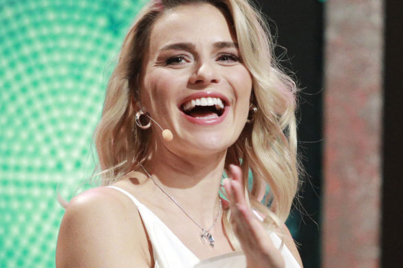 Natasza Urbańska już tak nie wygląda! Piosenkarka rozjaśniła włosy!