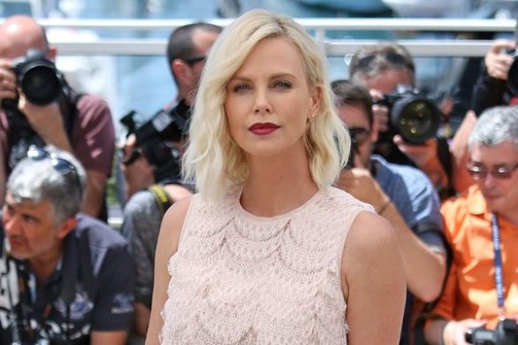 Charlize Theron zachwyca w przepięknej sukience Givenchy (FOTO)