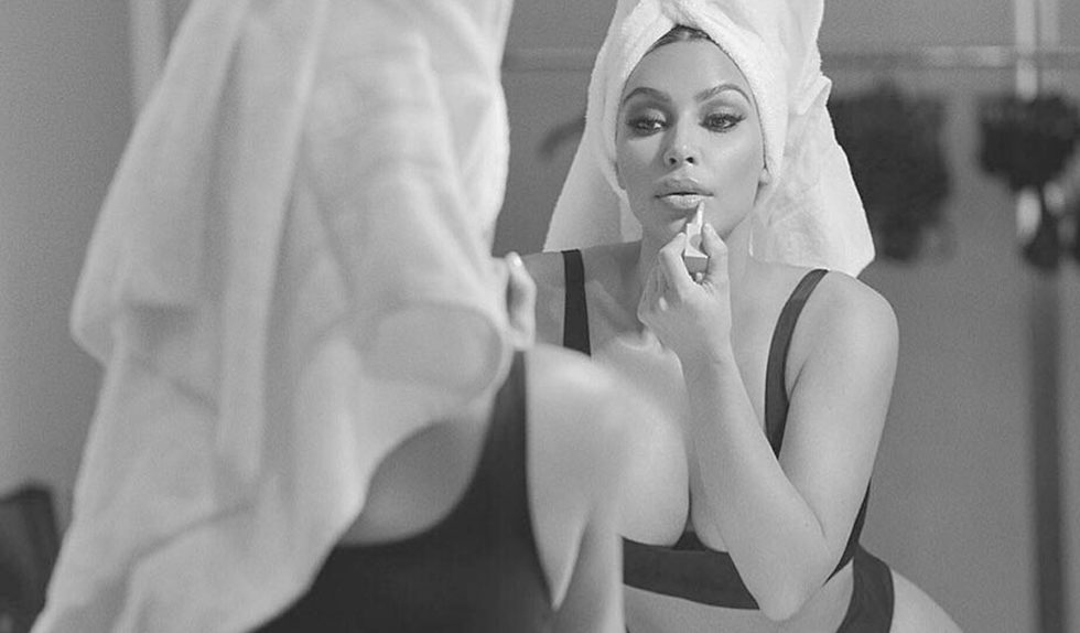 A więc to tak! Kim Kardashian zdradza swój sposób antiaging na ciało! A więc to tak! Kim Kardashian zdradza swój sposób antiaging na ciało!