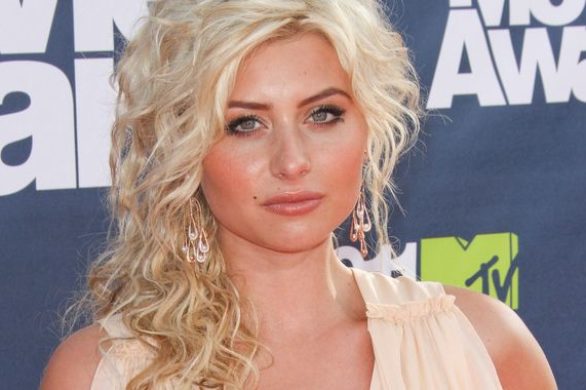 Aly Michalka zachwyciła swoją ślubną kreacją (FOTO)