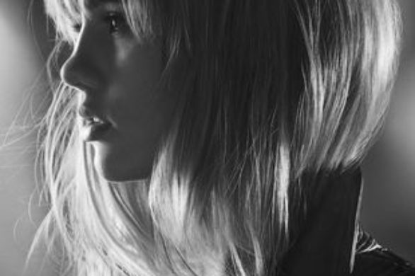 Suki Waterhouse została twarzą Burberry Brit Rhythm (VIDEO)