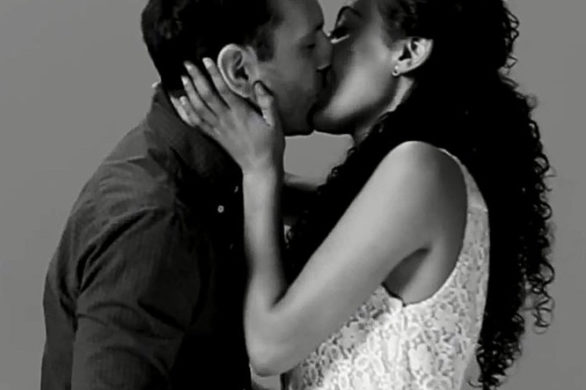 First Kiss, czyli jak to jest pocałować nieznajomego (VIDEO)