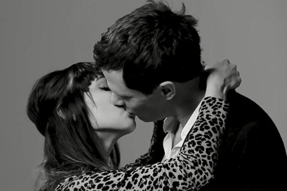 First Kiss, czyli jak to jest jednym wideo nabrać świat