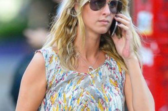 Nicky Hilton postawiła na dodatki (FOTO)