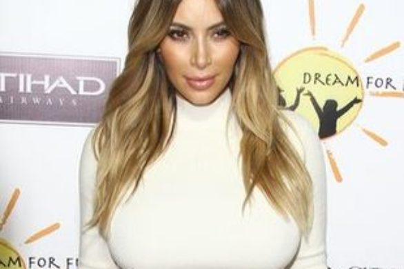 Kim Kardashian bryluje na salonach (FOTO)