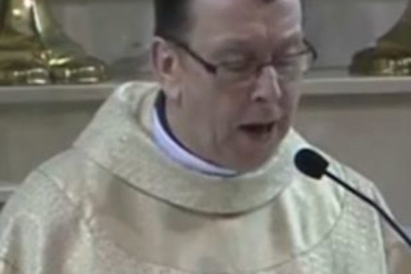 HIT: Ksiądz podbił występem Internet! (VIDEO)