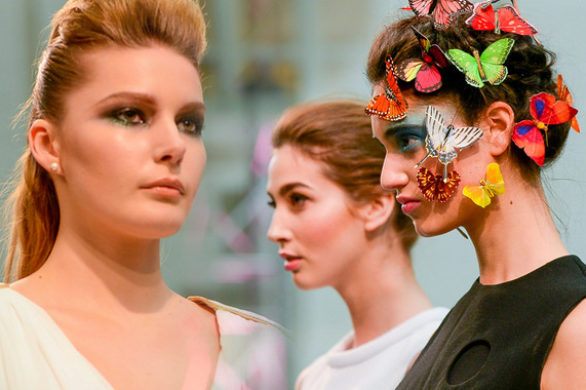 Kolorowe makijaże na wybiegu Maybelline (FOTO)