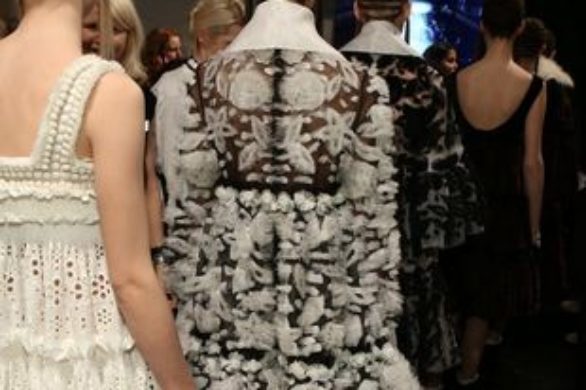 Pokaz Alexandra McQueena od kuchni (FOTO)