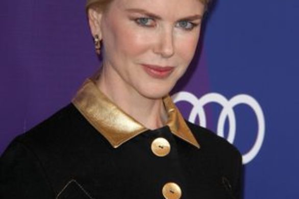Nicole Kidman postawiła na szmizjerkę (FOTO)