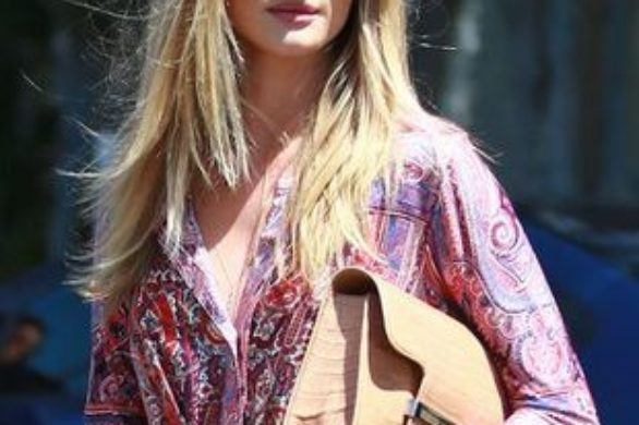Czy zobaczymy Rosie Huntington-Whiteley bez koszulki? (FOTO)