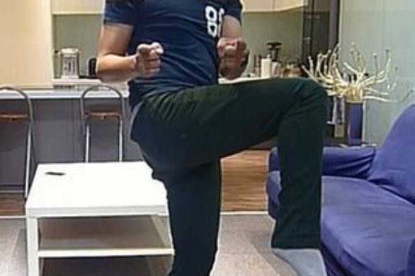 Umiecie założyć spodnie bez użycia rąk? Nie? To się uczcie!