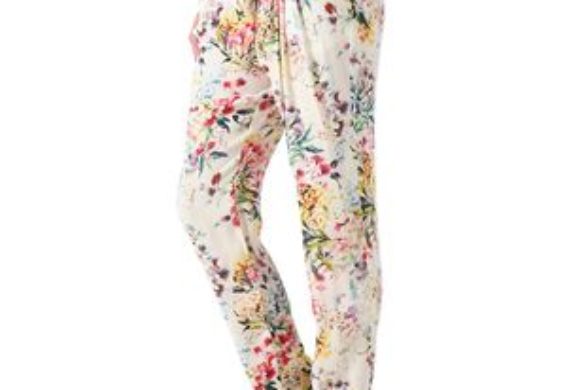 Hit lata – kolorowe, luźne, wzorzyste spodnie (FOTO)