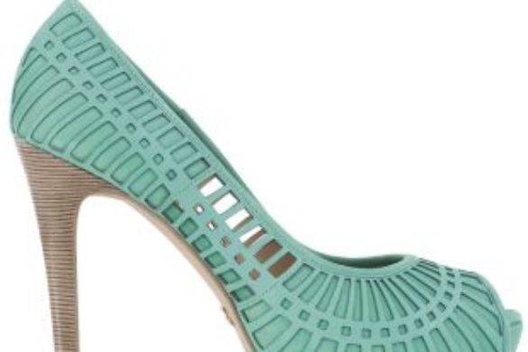 Modne kolorowe szpilki na wiosnę – przegląd (FOTO)