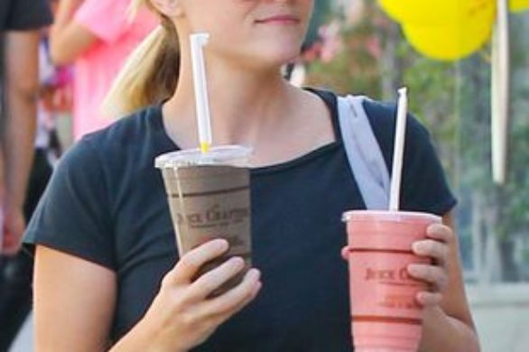 Resse Witherspoon z torebką od Jessiki Alby (FOTO)