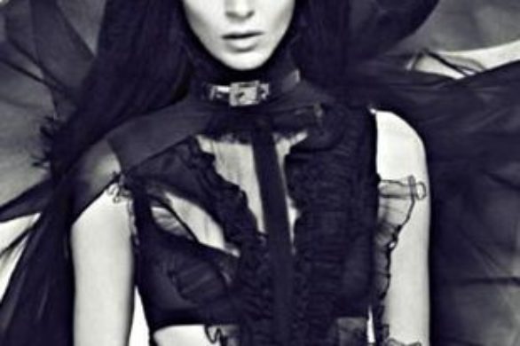 Mariacarla Boscono dla Givenchy’s Dahlia Noir (VIDEO)