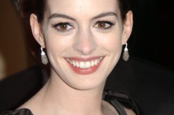 Anne Hathaway szykowna w czerni
